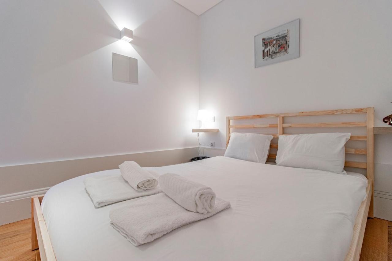 Sweet Studio Apartment W/ Big Balcony By Lovelystay Porto Exterior photo
